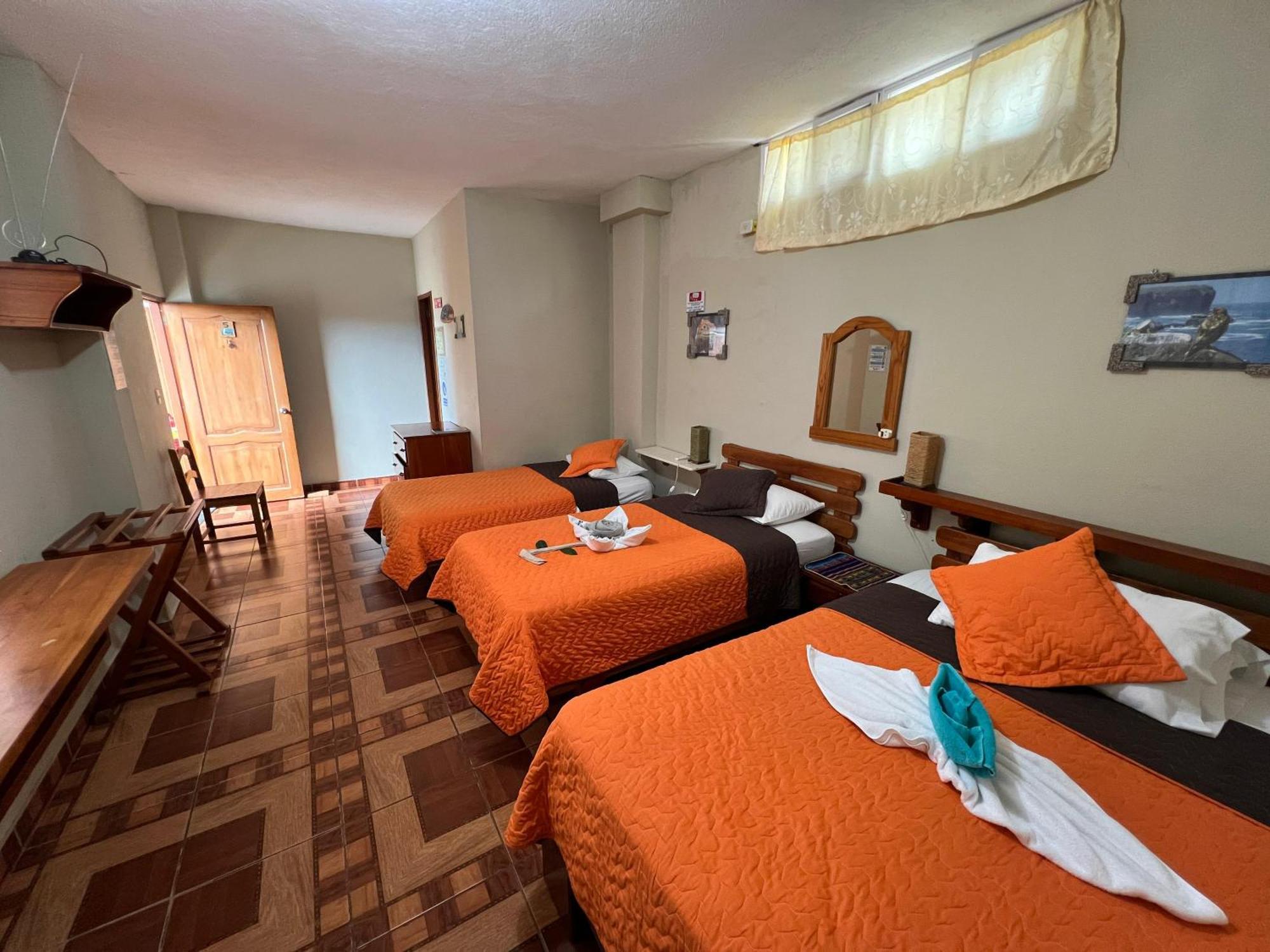 Hostal Cattleya Puerto Baquerizo Moreno Esterno foto