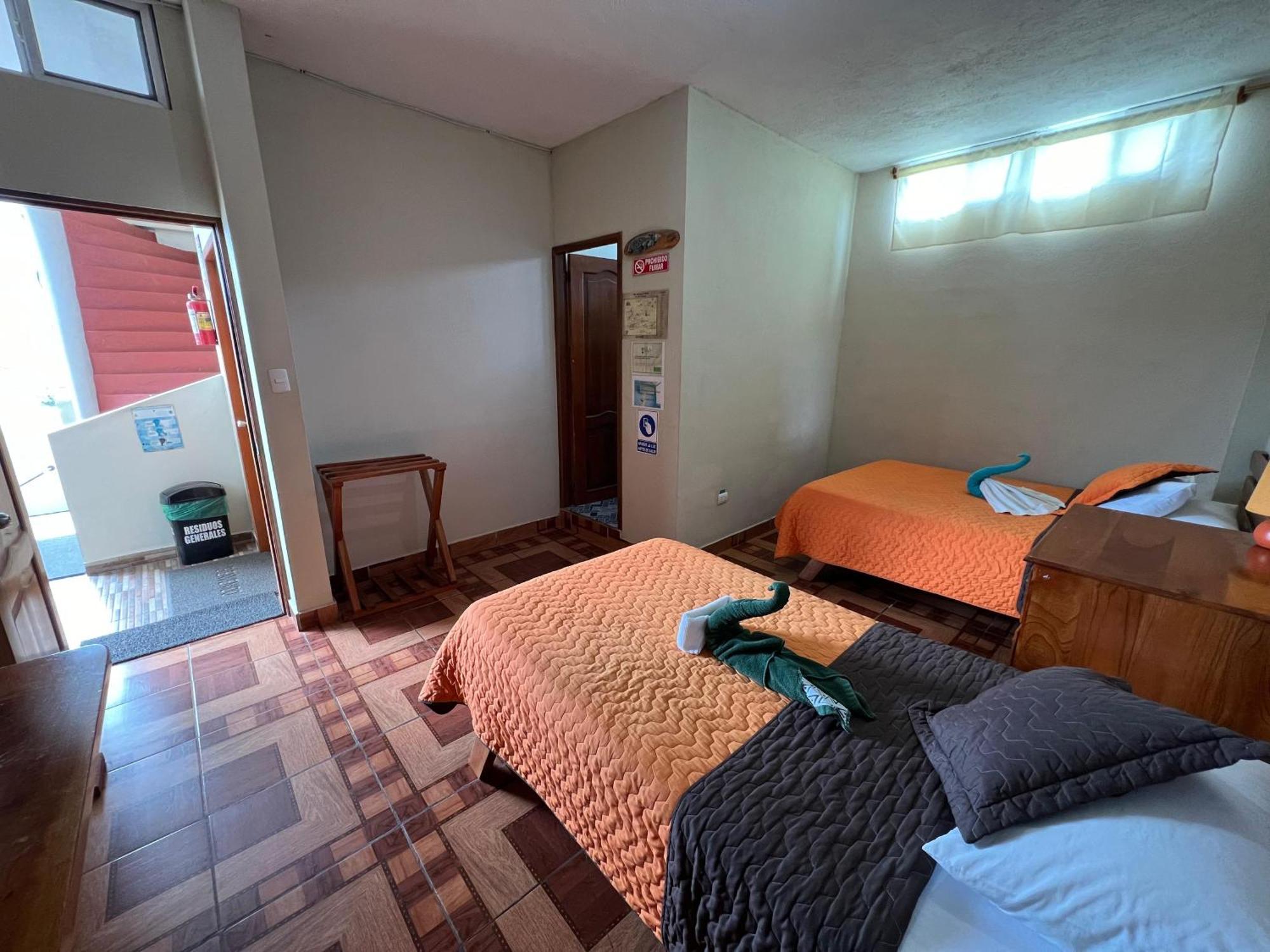 Hostal Cattleya Puerto Baquerizo Moreno Esterno foto